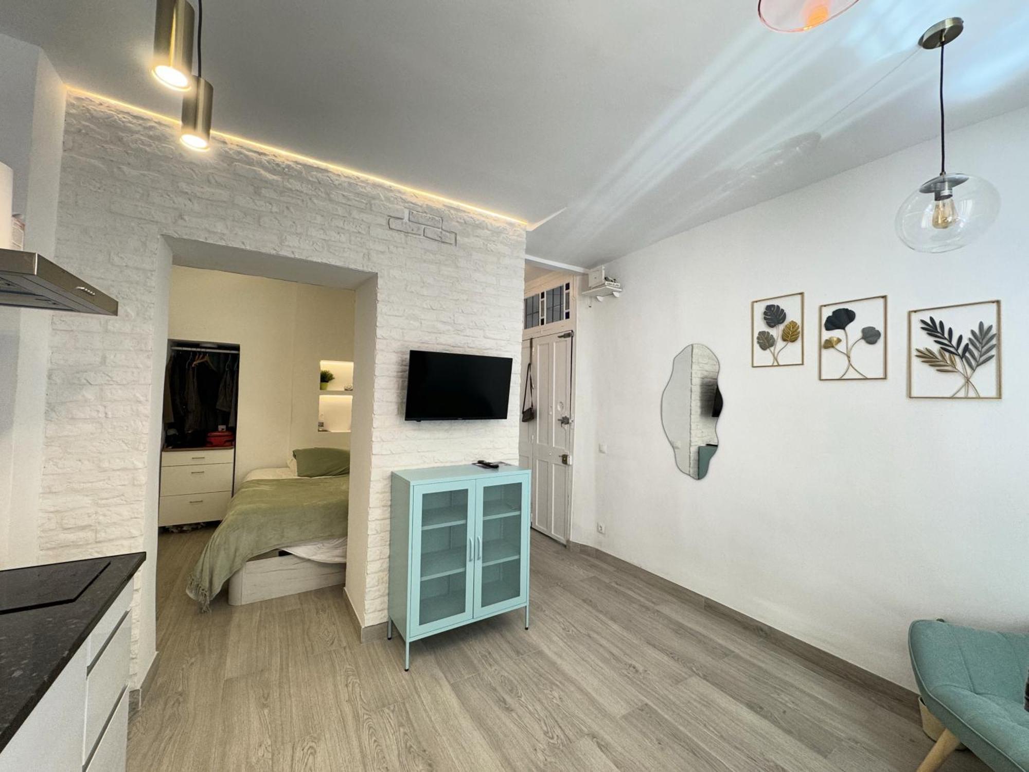 Iyourbasics Lovely Studio Hinestrosa 23 Free Wifi&Ac Málaga Esterno foto